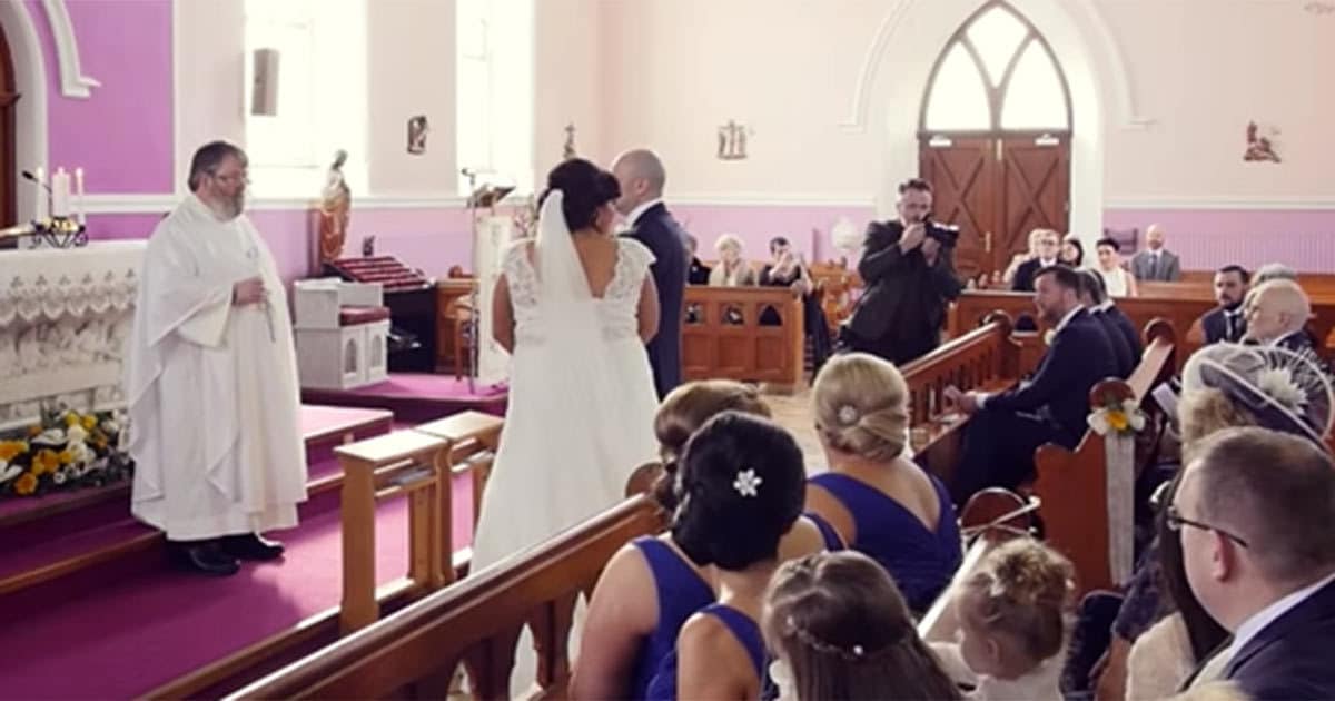 Wedding is stopped by a voice at the back of the church – then bride turns around and bursts into tears - Daily Stories