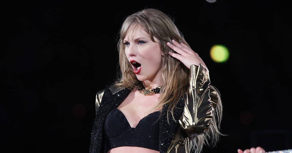 Taylor Swift mocked for “granny panties” after dress opens up unexpectedly in front of fans