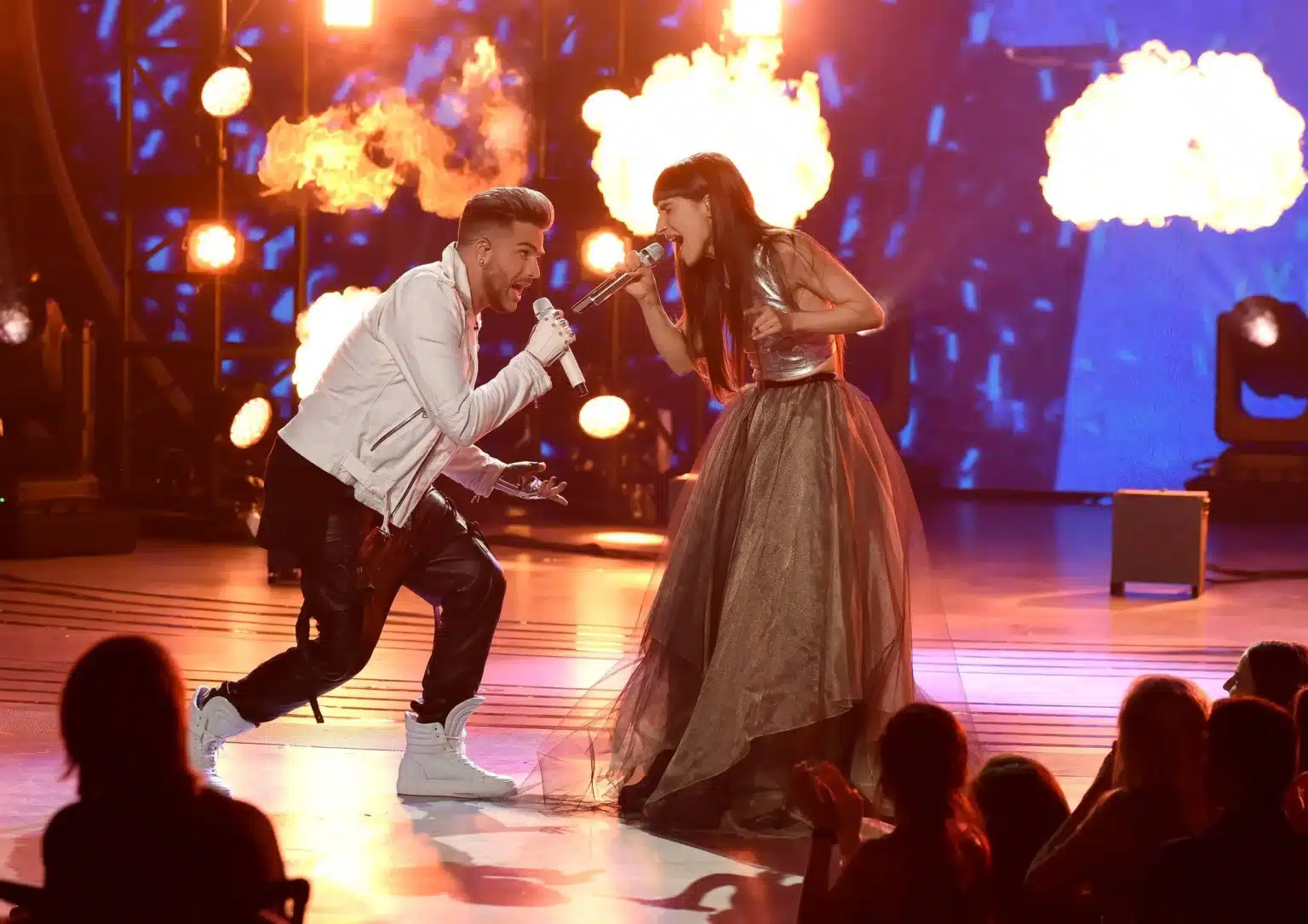 In A Dazzling, Soul-Shaking Duet With Laleh, Their Performance Of “Welcome To The Show” Exploded With Emotion, Power, And Vocal Fireworks. Despite Battling A Hoarse Voice, Adam Delivered Spine-Tingling High Notes, While Laleh’s Angelic Tone Wrapped The Audience In A Dream. It Wasn’t Just A Performance—It Was A Moment So Electric, It Demanded A Standing Ovation And Left Fans Begging For More