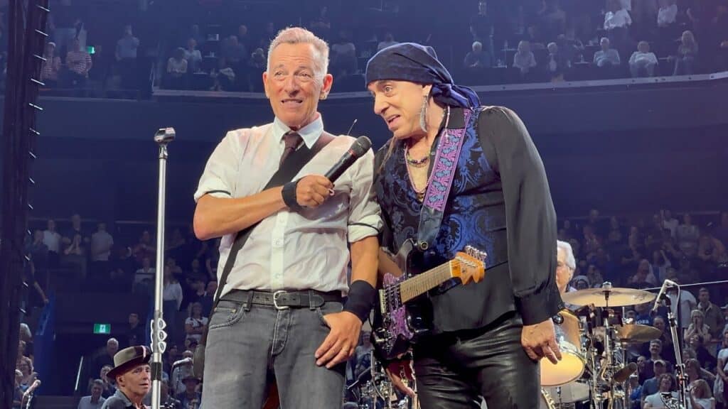 “I’ve Never Seen A Crowd Like This Before!” Bruce Springsteen Stood In Awe As Over 100,000 Fans In Montréal Erupted With Deafening Cheers—A Roar So Powerful, Even The Boss Was Speechless! Midway Through His Set, Bruce Playfully Challenged The Crowd To Show Their Passion… But He Wasn’t Ready For The Thunderstorm Of Energy That Followed! The Entire Stadium Became A Living, Breathing Wave Of Music And Emotion—Proving Why Springsteen’s Concerts Aren’t Just Performances, They’re Once-In-A-Lifetime Experiences