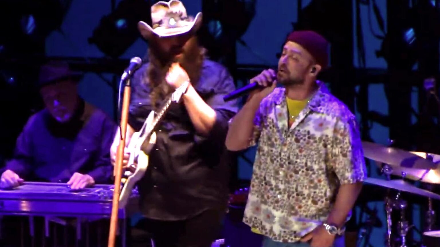 “Stapleton Calls Him ‘Brother,’ Timberlake Calls It ‘Date Night’: Fans Still Screaming Over This Surprise ‘Tennessee Whiskey’ Reunion”