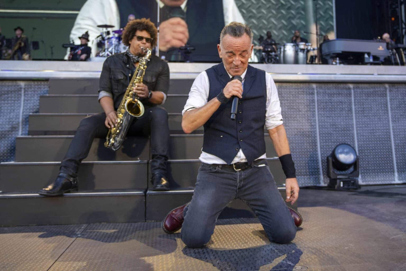 He’s 74, Drenched in Sweat, and Refusing to Slow Down— Bruce Springsteen Didn’t Just Play Croke Park, He Set It on Fire. For three unstoppable hours, The Boss unleashed a musical storm—“The River,” “Born to Run,” *“Rainy Night in Soho”—*each song delivered not as a memory, but as a rebirth. His voice roared like thunder, his boots pounded like war drums, and 80,000 fans clutched their hearts, realizing they weren’t just at a concert… They were inside history. Tears fell. Voices cracked. And when Bruce refused to say goodbye, one thing became clear: Legends don’t retire—they ignite