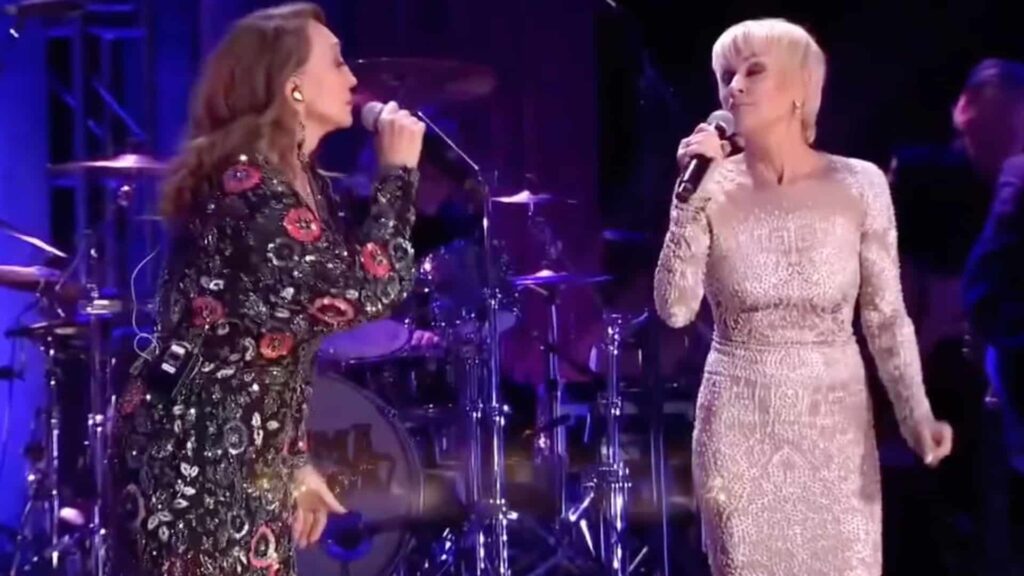 “Did You Hear What They Sang?” – In Mississippi, Lorrie Morgan and Pam Tillis Walked Onstage and Delivered a Soulful, Unexpected Rendition of ‘Thank You for Being a Friend’ That Had the Crowd Misty-Eyed and Reminded Everyone Why Country Sisterhood Still Hits Harder Than Any Headliner Show