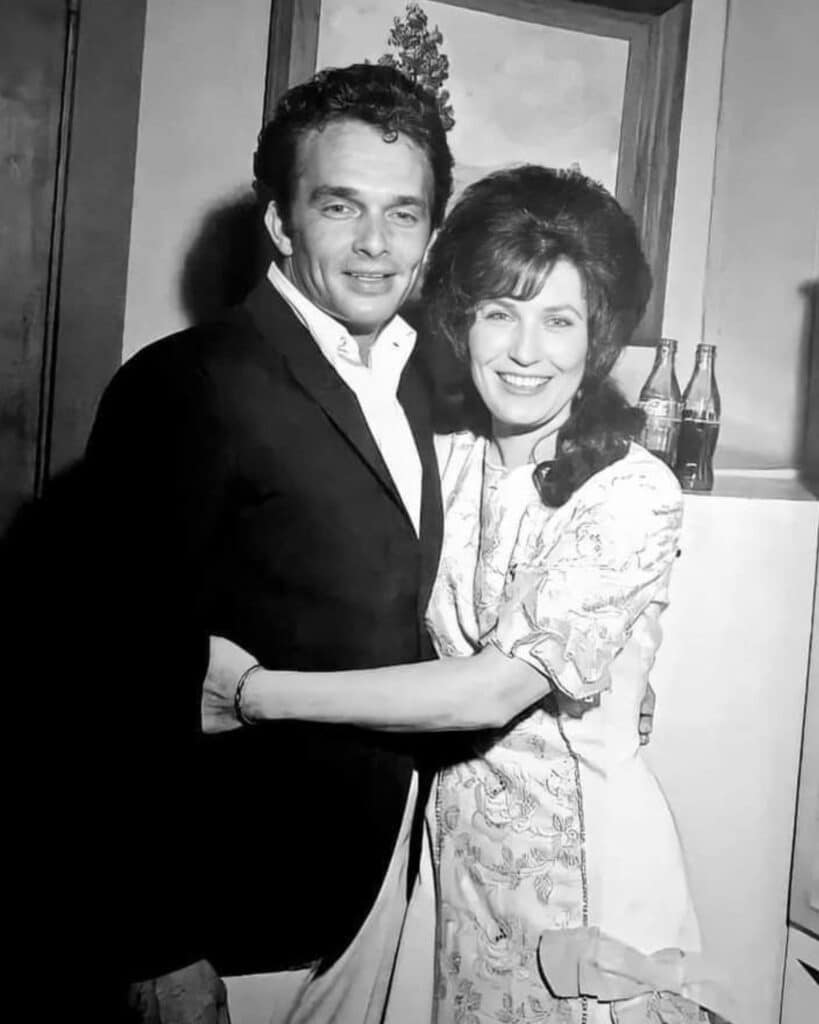 Two Country Legends From Completely Different Worlds Created A Moment That Still Stuns Fans Decades Later.