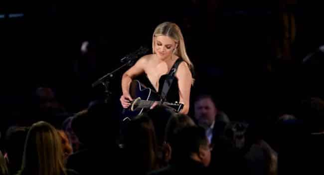 Kelsea Ballerini Captivates The Audience With A Heartfelt, Emotion-Packed Performance Of “Leave Me Again” At The 2023 CMA Awards Leaving Everyone Mesmerized
