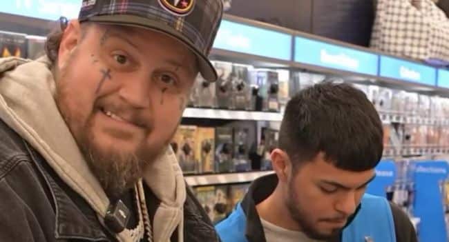 Jelly Roll Gets Hit with the Ultimate “Sorry, Who?” Moment at Walmart When an Employee Has No Idea Who He Is and His Priceless Reaction Proves Fame Doesn’t Immunize You from Life’s Hilarious Reality Checks