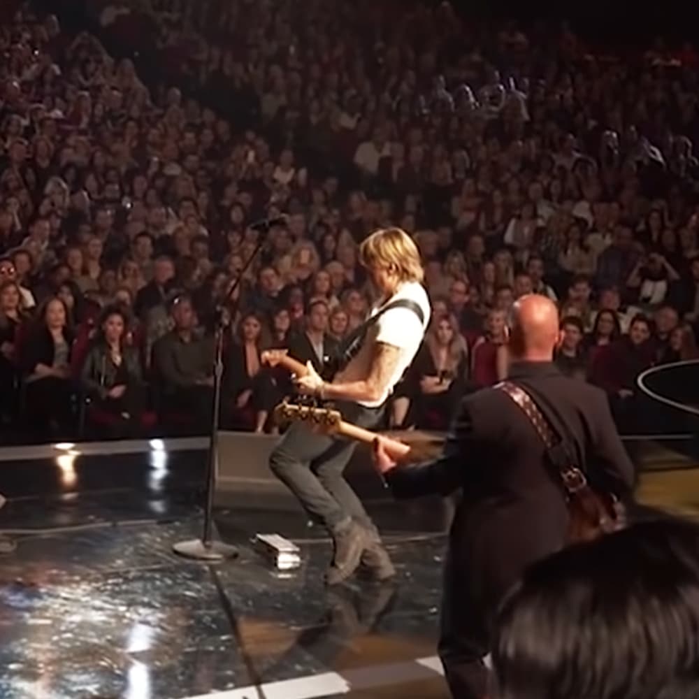 Keith Urban Silences the Room With a Haunting Bee Gees Cover That Moved Even Barry Gibb to Tears