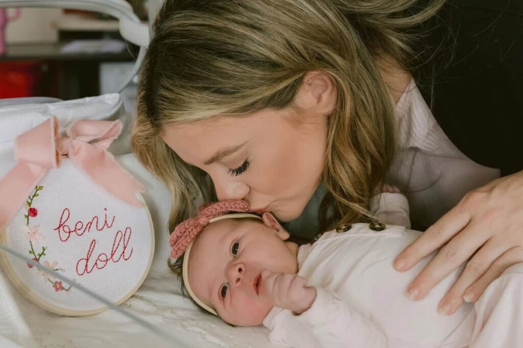 Lauren Alaina Brings Her Newborn to the Opry — Fans Say “This Is the Sweetest Debut in Country Music History!”