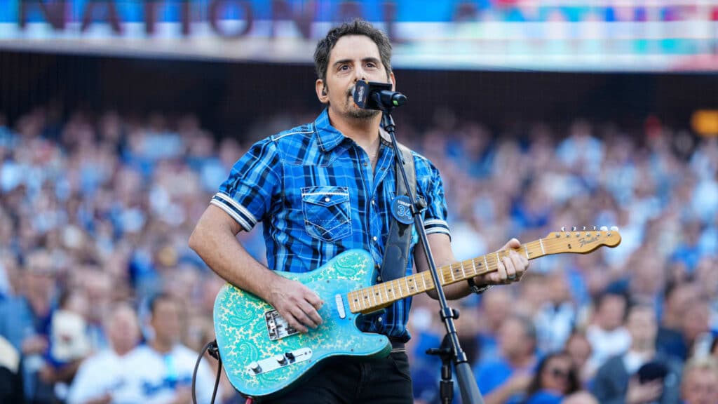 Brad Paisley’s Spine-Tingling Star-Spangled Banner Opens Game 3 as Five AT-6 Planes Soar Over Los Angeles and the Crowd Erupts