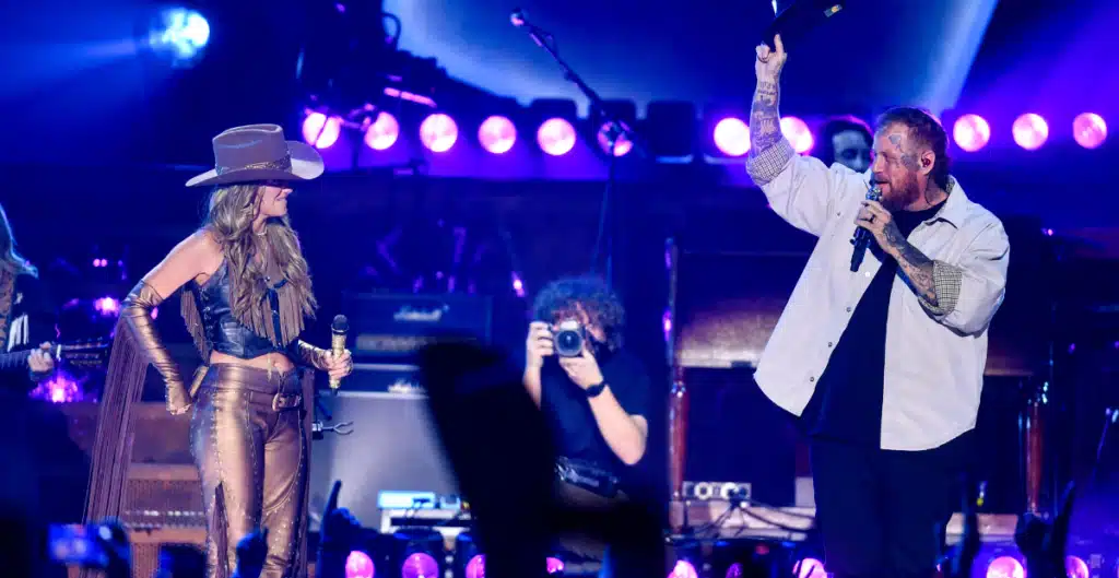 Jelly Roll Stuns Nashville Crowd With Emotional Speech To Lainey Wilson: “You’re The Role Model We Were Praying For”