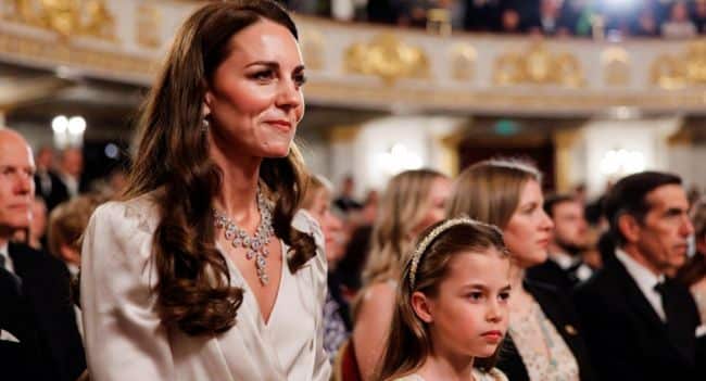 “THIS IS FOR YOU, GRANNY” — A Touching Moment at King Charles III’s 77th Birthday Celebration as Princess Catherine and Young Charlotte Step Onto the Royal Opera House Stage for a Heartfelt Ballet Tribute to Princess Diana, Moving King Charles, Prince William, and the Entire Hall to a Tearful Standing Ovation