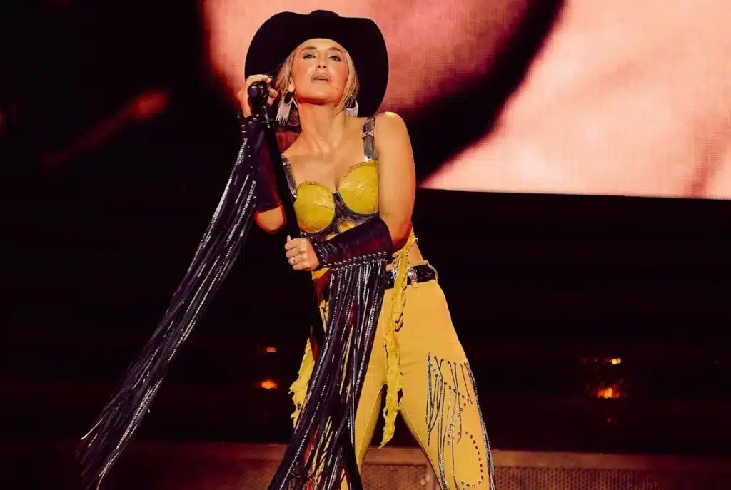 Lainey Wilson SHOCKS Fans with Hilarious On-Stage Prank During Historic Whirlwind Tour!