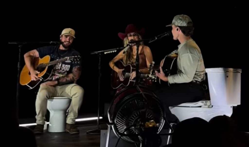 “Never Played a Song on a Toilet Before!” — Lainey Wilson’s Hilarious Tour Prank Has Fans in Stitches 🤣