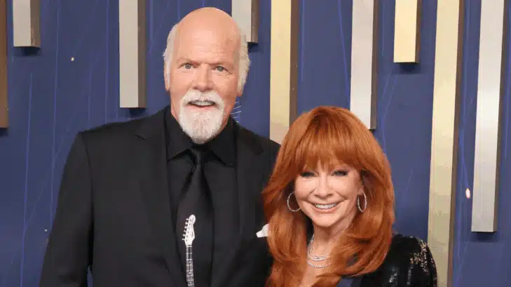 Reba McEntire Stuns Fans With “Nontraditional” Wedding Plan
