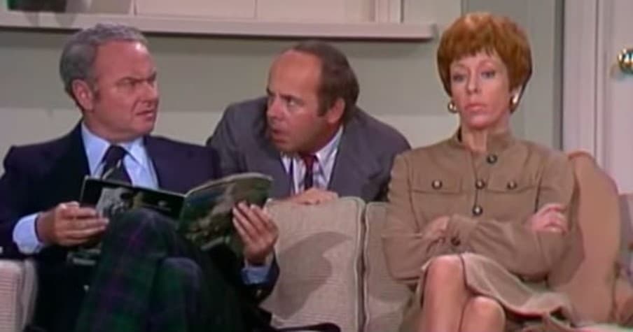 Tim Conway and Harvey Korman’s quiet lunch exploded into total comedic chaos the moment Conway decided to push every one of Korman’s limits.