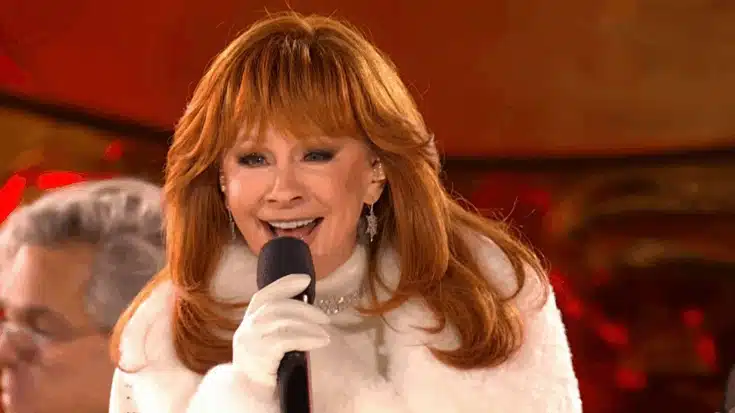Reba McEntire Brings Old-School Holiday Warmth And A Little Bit Of Magic To The Rockefeller Tree Lighting