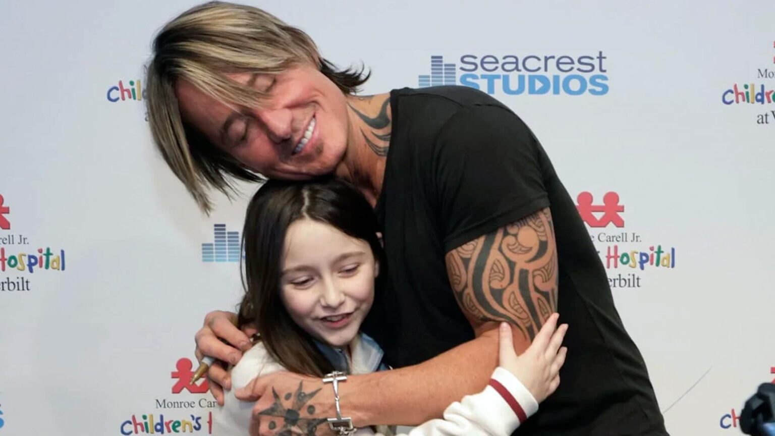 “‘Amidst the Rumors, He Chose Silence…’” — When rumors of a marital breakdown with his wife dominated the headlines, Keith Urban didn’t speak out to defend himself, nor did he respond to any of the sensational headlines. Instead of appearing on the red carpet or social media, he quietly walked into Monroe Carell Jr. Children’s Hospital, carrying a guitar and pure kindness. In the children’s wards, Keith’s music gently soothed the pain, a silent answer to all the speculation. Nurses and parents witnessed a rare moment when tears flowed alongside smiles — not because of the scandal, but because of hope. Amid the storm of public opinion, Keith Urban chose the hardest thing: to do the right thing in silence. And that very silence resonated more powerfully than any rebuttal.