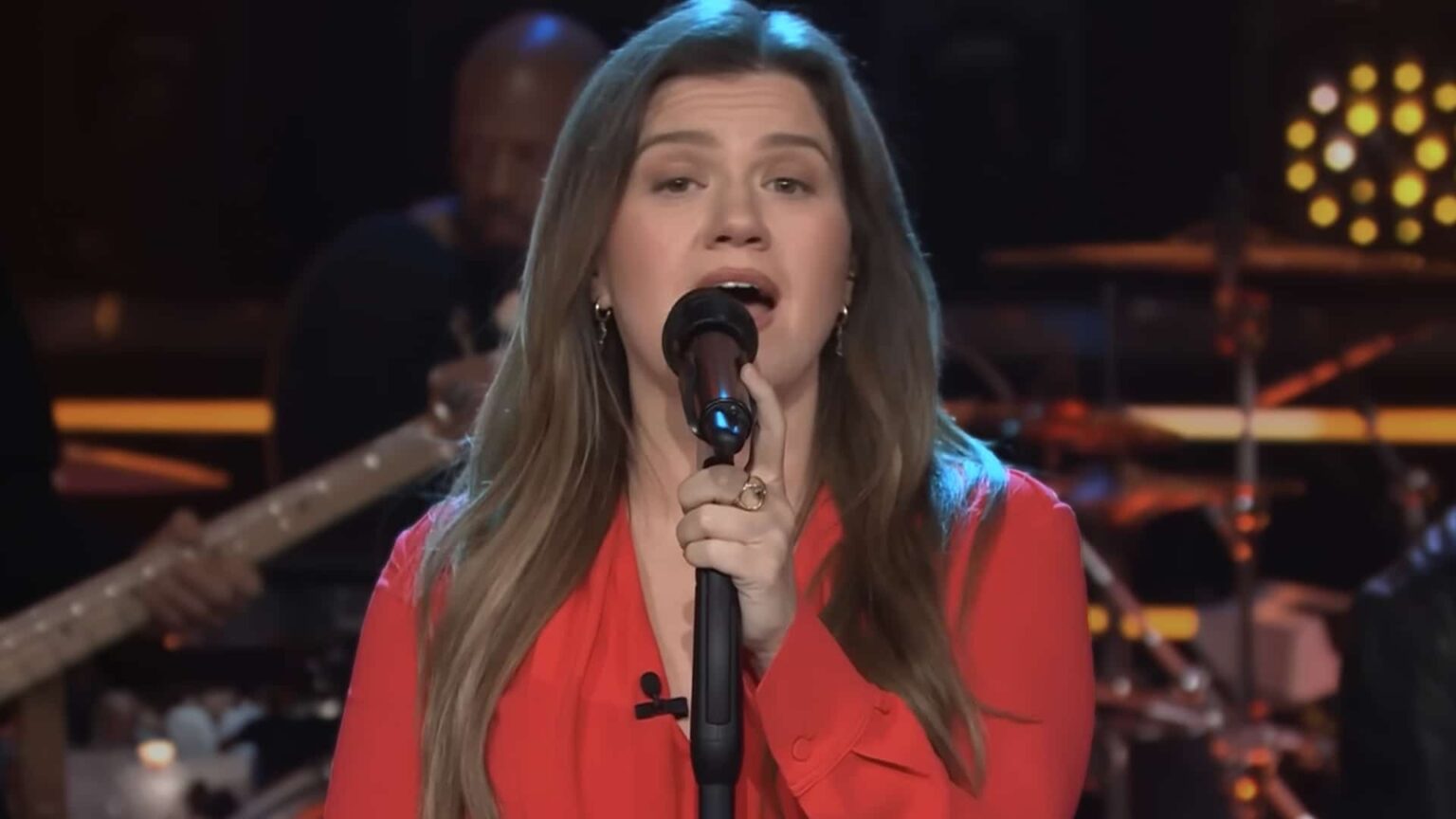 Kelly Clarkson Takes Red Clay Strays Song To Church And Leaves Fans Completely Shook