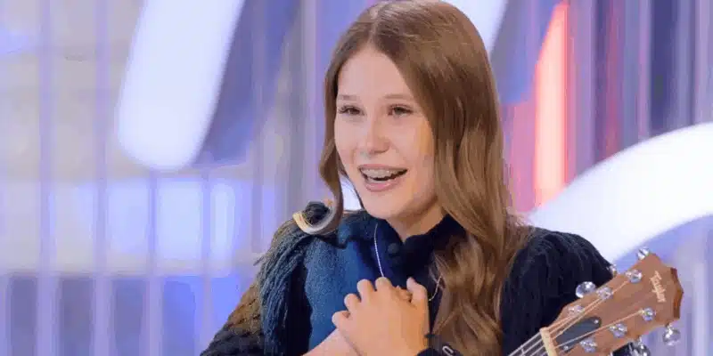 A Teenager Steps Onto The American Idol Stage And Sings A Song Written For A 13-Year-Old Girl Who Lost Her Life, As The Girl’s Mother Watches From The Audience And Leaves Everyone In Tears