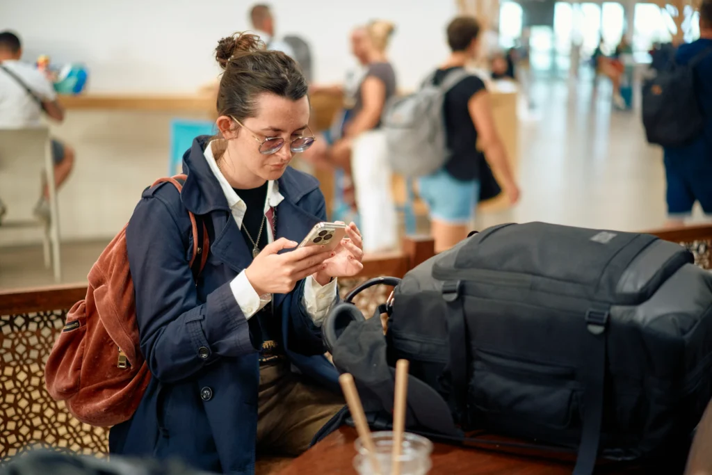 I Agreed to Watch a Stranger’s Bag at the Airport – I Regretted It as Soon as Security and Police Arrived