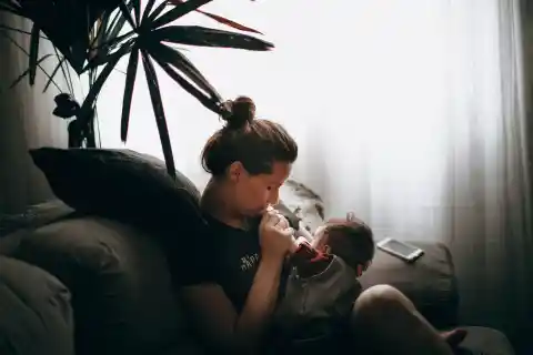 A Woman Started Filming Me for Breastfeeding My Baby at the Beach – Then My 8-Year-Old Daughter Asked Her One Question That Left Everyone Speechless