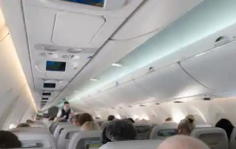 A Passenger Told Me to ‘Keep It Down or Get Out!’ While I Was Flying with My Mom – Then One Question Changed Everything