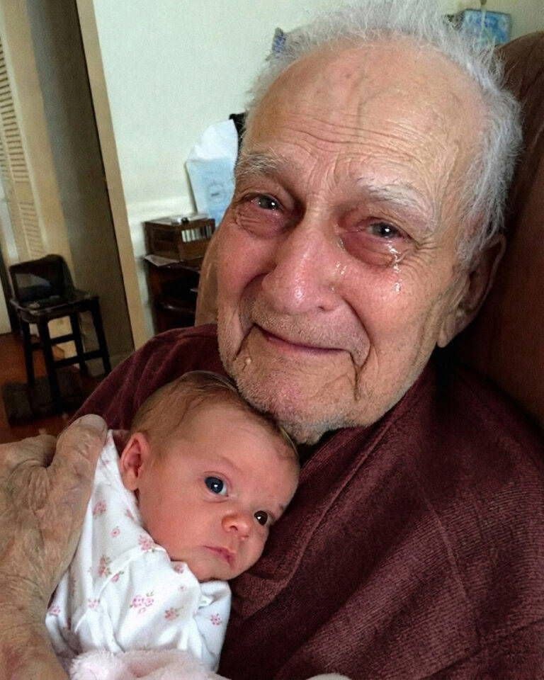 I Gave Birth and Brought My Baby to Meet the Grandpa Who Raised Me for the First Time – The Moment He Saw Her Face, He Burst Into Tears