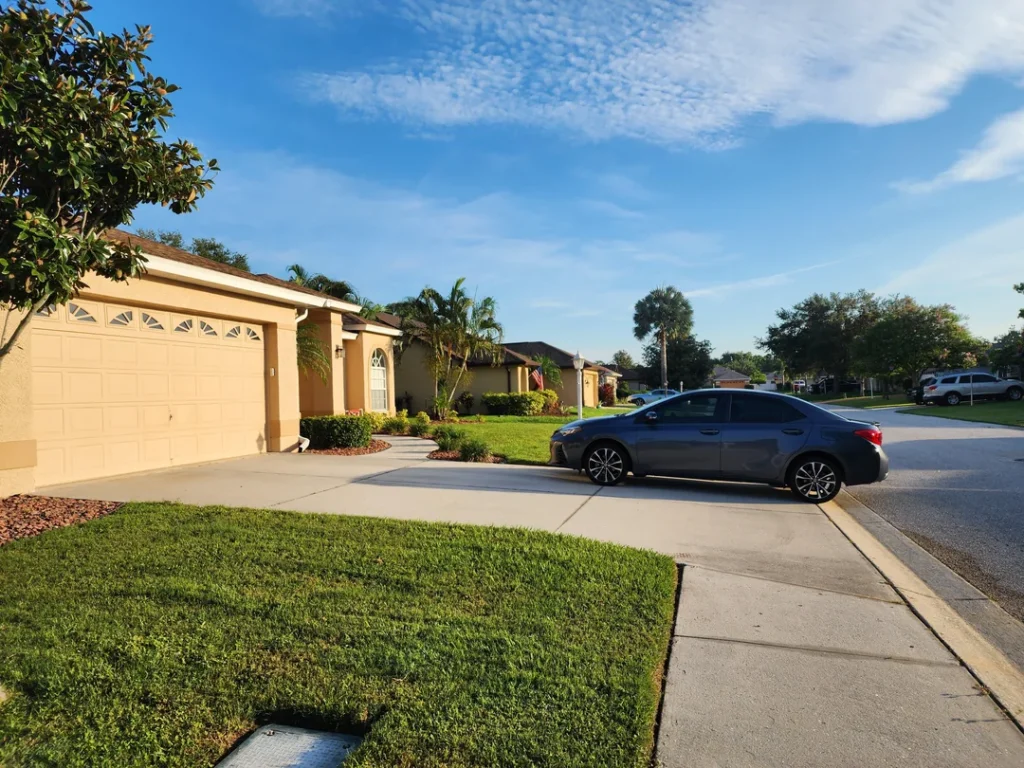 My Neighbor Parked His Car on My Lawn – The Surprise Waiting for Him the Next Morning Was Priceless