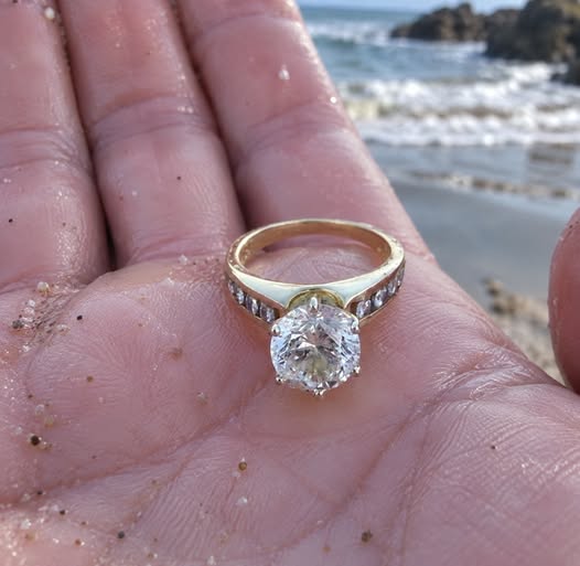 A Beachcomber’s Discovery Leads to a Miraculous Reunion for a Missing Woman