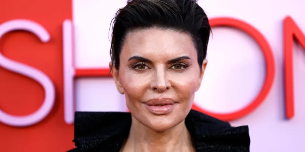 Lisa Rinna, 63, Catches Eyes at the 2026 MTV VMAs in a Look Honoring Madonna That Left Online Viewers Divided – Photos