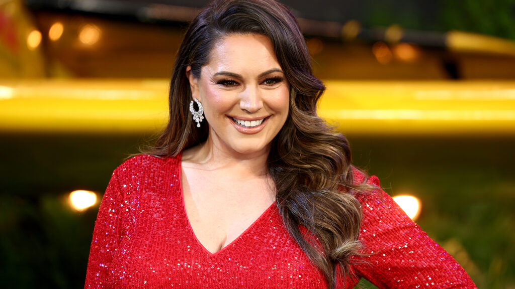 Kelly Brook’s “scientifically perfect body” looks different at 46