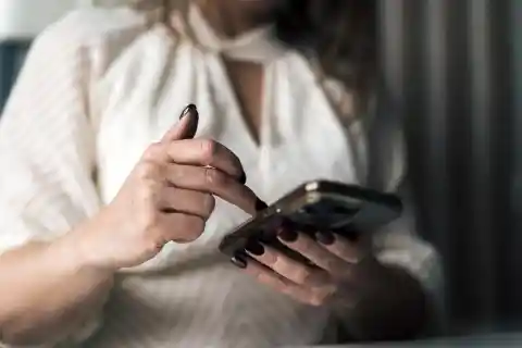 A Woman Took My Reserved Seat on a Flight – Then My Husband Came over and Asked, ‘What Are You Doing Here?’
