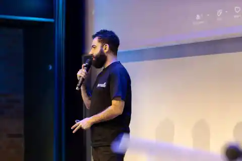 My Husband Won ‘Parent of the Year’ for Raising Our 6 Kids While I Sat Alone in the Corner – Then Our Youngest Daughter Took the Mic and Said, ‘There’s One Little Detail’