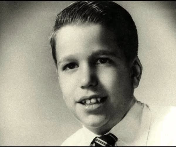 He was called “stupid” because he couldn’t read until he was 31, and yet he became famous and loved by millions of people.🤯🤯👇