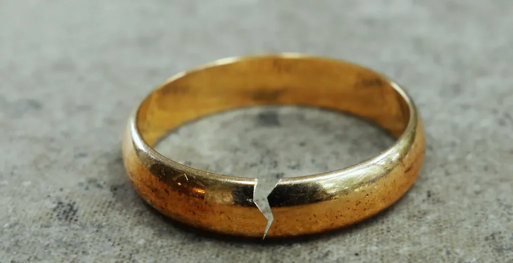 Man Returned from a Three-Day Fishing Trip with a Wedding Ring Mark – He Hadn’t Worn One in 12 Years